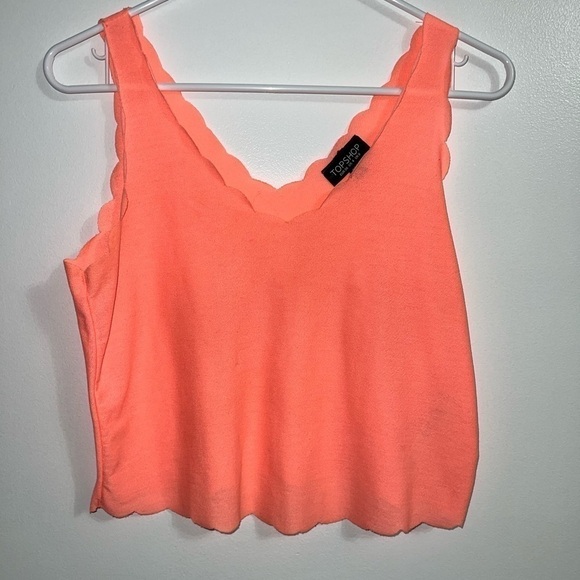 Top Shop • Scallop Crop Top size 4 - Picture 2 of 8